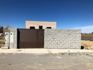 Casa adossada en Aguila 45. Chalet adosado para terminar de construir a su gusto, planta baj Casa adossada en Aguila 45. Chalet adosado para terminar de construir a su gusto, planta baj