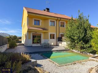 Towny house  Calle real Towny house  Calle real