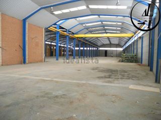 Nau industrial en Olías del Rey. Nave en venta con puente grúa y muelles Nau industrial en Olías del Rey. Nave en venta con puente grúa y muelles