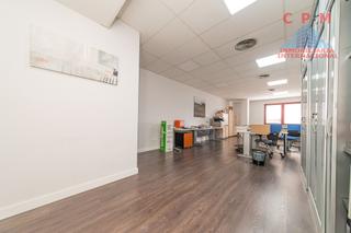 Oficina a Centro. Magnífica y luminosa oficina de 200 m2, próxima a la estación de Oficina a Centro. Magnífica y luminosa oficina de 200 m2, próxima a la estación de