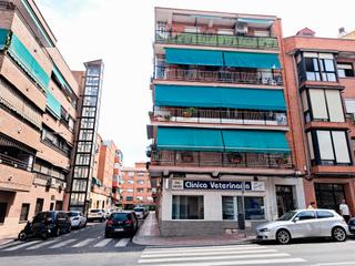 Lloguer Local Comercial a Calle de nicolasa gómez 71. Alquilamos local a pie de calle en esquina con gran visibilidad! Lloguer Local Comercial a Calle de nicolasa gómez 71. Alquilamos local a pie de calle en esquina con gran visibilidad!