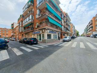 Location Local commercial à Calle de nicolasa gómez 71. Alquilamos local a pie de calle en esquina con gran visibilidad! Location Local commercial à Calle de nicolasa gómez 71. Alquilamos local a pie de calle en esquina con gran visibilidad!