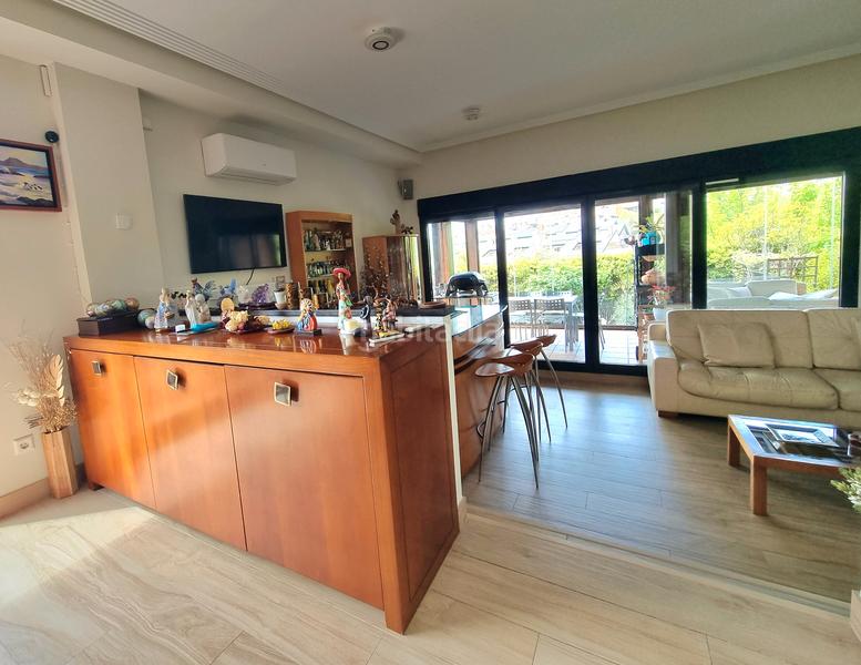 Foto 946ca435-7c81-4f9c-89d0-decb2e3f7df0. Casa aparellada a calle de la navallera 9 a Centro Comercial-Hospital Torrelodones Foto 946ca435-7c81-4f9c-89d0-decb2e3f7df0. Casa aparellada a calle de la navallera 9 a Centro Comercial-Hospital Torrelodones