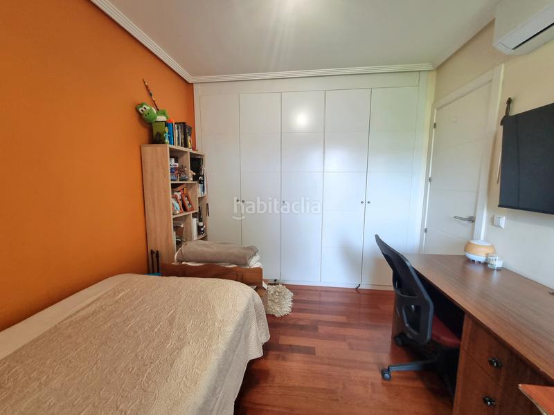 Foto b594bb0d-25eb-44d7-a526-9eda6279141c. Casa pareada en calle de la navallera 9 en Centro Comercial-Hospital Torrelodones Foto b594bb0d-25eb-44d7-a526-9eda6279141c. Casa pareada en calle de la navallera 9 en Centro Comercial-Hospital Torrelodones