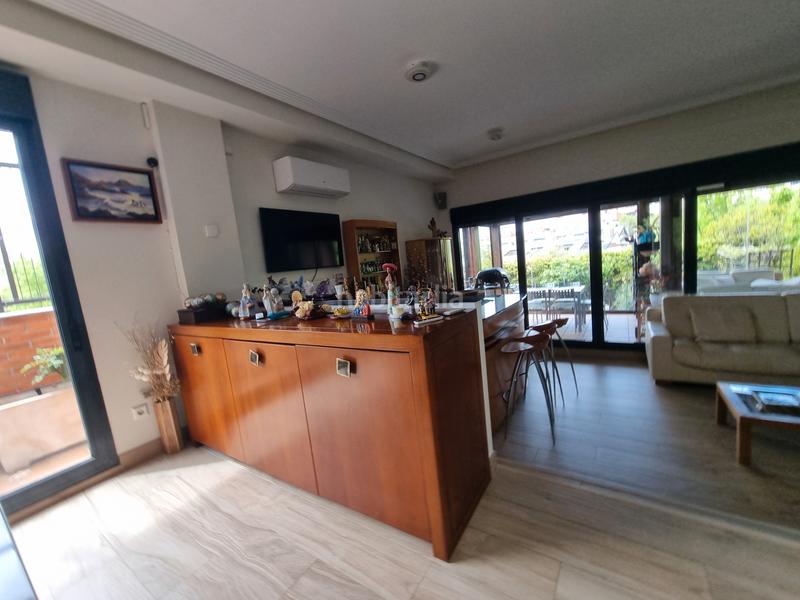 Foto 0be5d88b-4ae6-4e8a-9d02-4e8b9ac7da2d. Maison jumelée dans calle de la navallera 9 dans Centro Comercial-Hospital Torrelodones Foto 0be5d88b-4ae6-4e8a-9d02-4e8b9ac7da2d. Maison jumelée dans calle de la navallera 9 dans Centro Comercial-Hospital Torrelodones