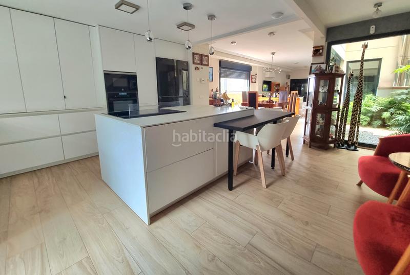 Foto 87eb7ee3-f98f-4802-9a5b-81c7b5a840d8. Maison jumelée dans calle de la navallera 9 dans Centro Comercial-Hospital Torrelodones Foto 87eb7ee3-f98f-4802-9a5b-81c7b5a840d8. Maison jumelée dans calle de la navallera 9 dans Centro Comercial-Hospital Torrelodones