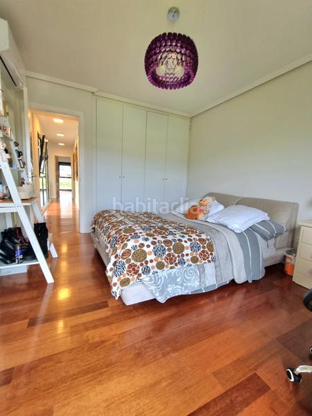 Foto b330daac-d943-4940-a6ce-a29bb5661284. Maison jumelée dans calle de la navallera 9 dans Centro Comercial-Hospital Torrelodones Foto b330daac-d943-4940-a6ce-a29bb5661284. Maison jumelée dans calle de la navallera 9 dans Centro Comercial-Hospital Torrelodones