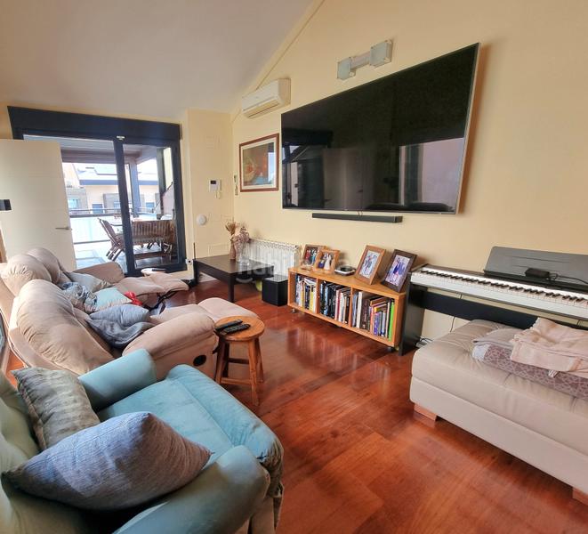 Foto f9d13b37-d2a5-43bb-a219-de2a4d982b45. Maison jumelée dans calle de la navallera 9 dans Centro Comercial-Hospital Torrelodones Foto f9d13b37-d2a5-43bb-a219-de2a4d982b45. Maison jumelée dans calle de la navallera 9 dans Centro Comercial-Hospital Torrelodones