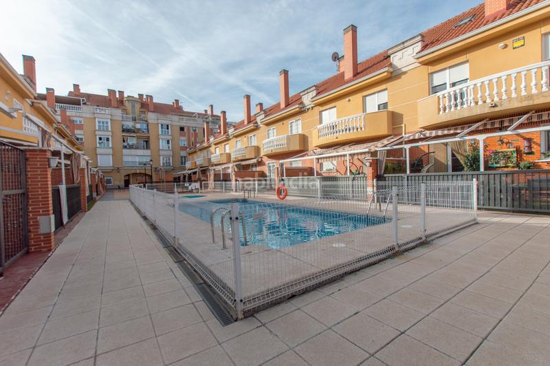 Foto 35e80374-99a8-4fca-baa4-66f161df4f0e. Semi detached house with heating parking pool in Rinconada Alcalá de Henares Foto 35e80374-99a8-4fca-baa4-66f161df4f0e. Semi detached house with heating parking pool in Rinconada Alcalá de Henares