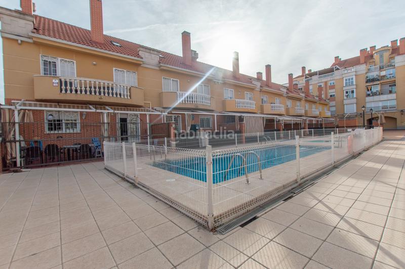 Foto 489e44a9-e9f6-49b7-8b0f-50ac5463c998. Semi detached house with heating parking pool in Rinconada Alcalá de Henares Foto 489e44a9-e9f6-49b7-8b0f-50ac5463c998. Semi detached house with heating parking pool in Rinconada Alcalá de Henares