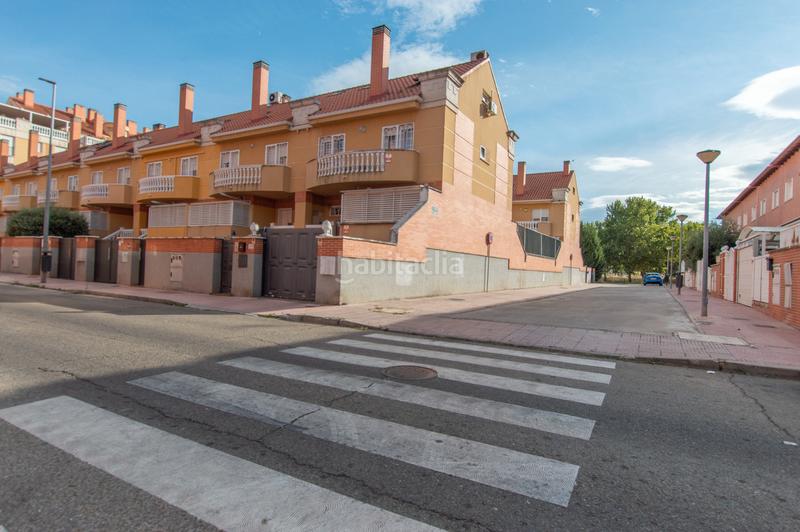 Foto ee7fc76e-3d44-4b05-b58e-23495b0dc520. Semi detached house with heating parking pool in Rinconada Alcalá de Henares Foto ee7fc76e-3d44-4b05-b58e-23495b0dc520. Semi detached house with heating parking pool in Rinconada Alcalá de Henares