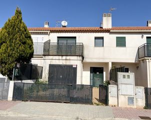 Semi detached house Avenida mediterranea. Casa financiada 100% negociable Semi detached house Avenida mediterranea. Casa financiada 100% negociable