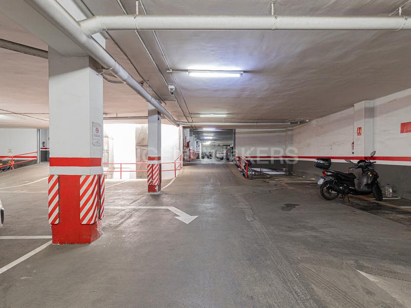 Foto 87b5db1d-219f-4ca9-be4f-cbc0df04e520. Alquiler local comercial enorme local en sants en Barcelona Foto 87b5db1d-219f-4ca9-be4f-cbc0df04e520. Alquiler local comercial enorme local en sants en Barcelona