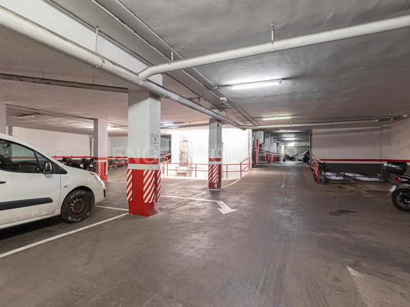 Foto de42bfb7-4604-4bed-a4f1-f59eefccb1d9. Alquiler local comercial enorme local en sants en Barcelona Foto de42bfb7-4604-4bed-a4f1-f59eefccb1d9. Alquiler local comercial enorme local en sants en Barcelona