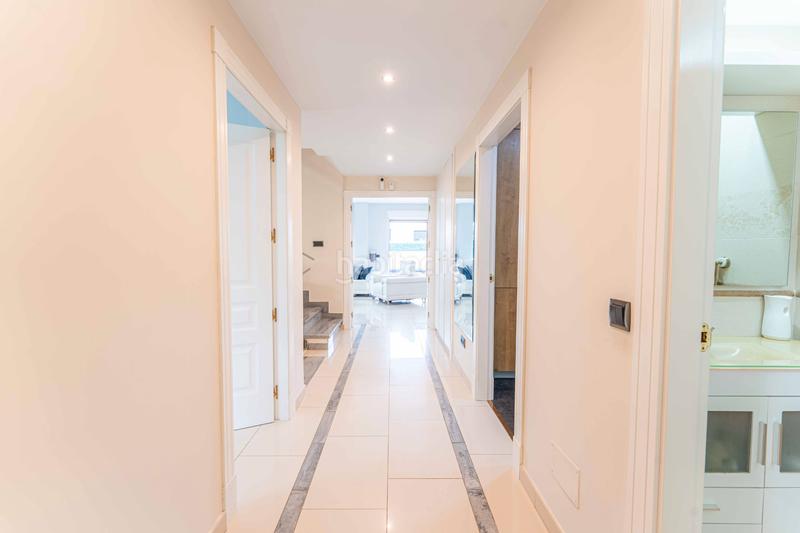 Foto 6a8fca0f-54ff-4cfc-8e7e-b2231c6bb037. Chalet con camino riscaldamento parcheggio piscina in Arroyomolinos Foto 6a8fca0f-54ff-4cfc-8e7e-b2231c6bb037. Chalet con camino riscaldamento parcheggio piscina in Arroyomolinos