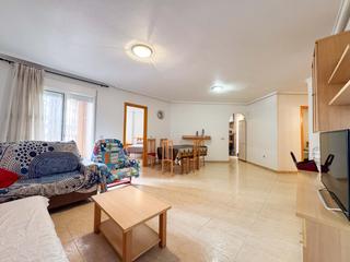 Apartamento en Antonio Machado. Este amplio apartamento en torrevieja con piscina comunitaria, u Apartamento en Antonio Machado. Este amplio apartamento en torrevieja con piscina comunitaria, u