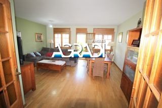 Casa pareada Carrer alfou. Casa apareada barri els estalvis Casa pareada Carrer alfou. Casa apareada barri els estalvis