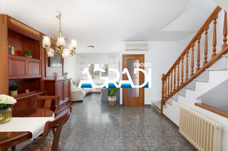 Maison jumelée Carrer aliança (l´). Casa en el centro de lliça Maison jumelée Carrer aliança (l´). Casa en el centro de lliça