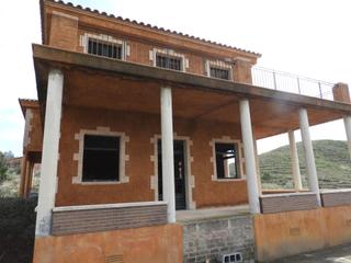 Edifici a Boadella i les Escaules. Edificio en construcción en boadellà dempordà Edifici a Boadella i les Escaules. Edificio en construcción en boadellà dempordà