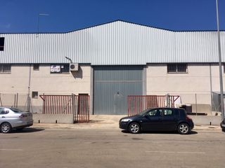 Industrial building Poligono la ermita. Ideal carpintería o almacén Industrial building Poligono la ermita. Ideal carpintería o almacén