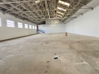 Miete Fabrikhalle Avenida espioca - silla. Luz natural,fachada comercial Miete Fabrikhalle Avenida espioca - silla. Luz natural,fachada comercial