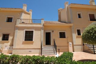 Casa pareada en Calle benferri, 748. Bungalow con jardin Casa pareada en Calle benferri, 748. Bungalow con jardin