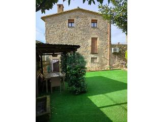 Lloguer Masia a Corçà. Casa rústica con agradable jardín en alquiler vacacional en casa Lloguer Masia a Corçà. Casa rústica con agradable jardín en alquiler vacacional en casa