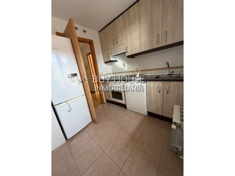 Foto 34bdd60c-3293-49de-b24e-6f3a44fd9bc6. Pis amb aparcament a El Nido-Fuentes Parla Foto 34bdd60c-3293-49de-b24e-6f3a44fd9bc6. Pis amb aparcament a El Nido-Fuentes Parla