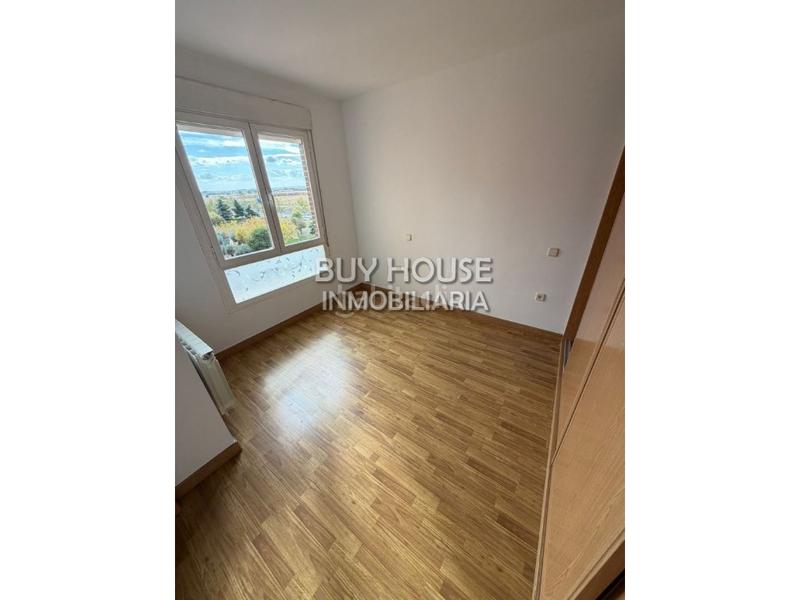 Foto 3aa19f30-c39f-4e5b-8bd5-73e518c54d66. Pis amb aparcament a El Nido-Fuentes Parla Foto 3aa19f30-c39f-4e5b-8bd5-73e518c54d66. Pis amb aparcament a El Nido-Fuentes Parla