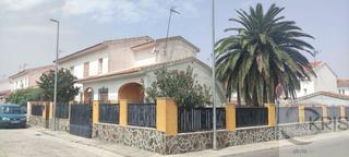 Casa a Cedillo del Condado. Chalet pareado de esquina con piscina en cedillo del condado Casa a Cedillo del Condado. Chalet pareado de esquina con piscina en cedillo del condado