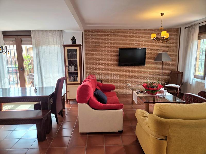 Foto 7448cb2a-bc07-4895-8a18-3e7fb3e05c7f. Casa pareada chalet en urbanización itálica en Olías del Rey Foto 7448cb2a-bc07-4895-8a18-3e7fb3e05c7f. Casa pareada chalet en urbanización itálica en Olías del Rey