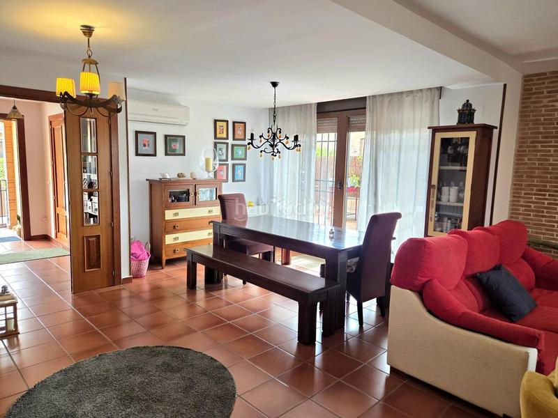 Foto b0d8d423-9eaf-4a2d-8648-89b95e524182. Casa pareada chalet en urbanización itálica en Olías del Rey Foto b0d8d423-9eaf-4a2d-8648-89b95e524182. Casa pareada chalet en urbanización itálica en Olías del Rey