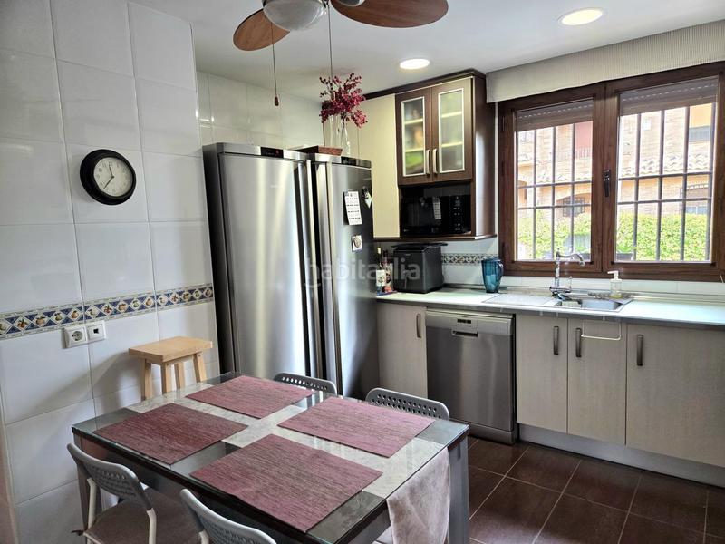 Foto d16a4eb3-427c-4059-a9bc-05d2e6b8994b. Casa pareada chalet en urbanización itálica en Olías del Rey Foto d16a4eb3-427c-4059-a9bc-05d2e6b8994b. Casa pareada chalet en urbanización itálica en Olías del Rey