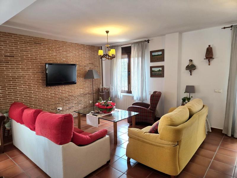 Foto f18184ca-b802-477b-91cb-81ea076b92d6. Casa pareada chalet en urbanización itálica en Olías del Rey Foto f18184ca-b802-477b-91cb-81ea076b92d6. Casa pareada chalet en urbanización itálica en Olías del Rey