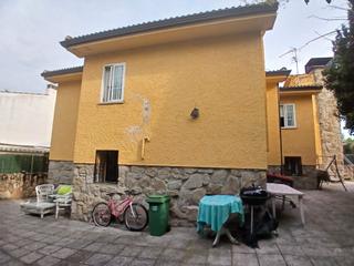 Chalet à Calle de las lamas 11. Independiente en el centro de alpedrete Chalet à Calle de las lamas 11. Independiente en el centro de alpedrete