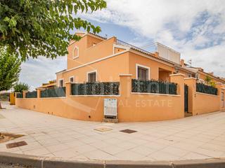 Alquiler Casa adosada en Calle laurel 124. Vivienda adosada tipo quad, con piscina privada, jardín y plaza Alquiler Casa adosada en Calle laurel 124. Vivienda adosada tipo quad, con piscina privada, jardín y plaza