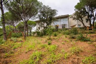 Xalet a Santa Cristina Poble. Chalet de obra arquitectónica totalmente integrado en la natura Xalet a Santa Cristina Poble. Chalet de obra arquitectónica totalmente integrado en la natura