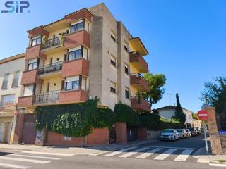 Edifici a Banyeres del Penedès. Edificio con 3 viviendas y un solar para edificar Edifici a Banyeres del Penedès. Edificio con 3 viviendas y un solar para edificar