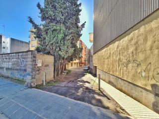 Aparcament cotxe  Rovira i virgili. Estupendo garaje cerrado, con muy buena accesibidad. Aparcament cotxe  Rovira i virgili. Estupendo garaje cerrado, con muy buena accesibidad.