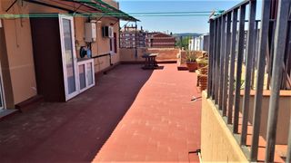Ático en Eixample-Sant Oleguer. Ático reformado con gran terraza Ático en Eixample-Sant Oleguer. Ático reformado con gran terraza