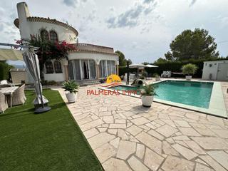 Chalet in Les Tres Cales Chalet in Les Tres Cales