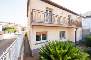 Reihenhaus in Banyoles. Banyoles. zona sant pere. es ven casa adosada i cantonera amb ga Reihenhaus in Banyoles. Banyoles. zona sant pere. es ven casa adosada i cantonera amb ga