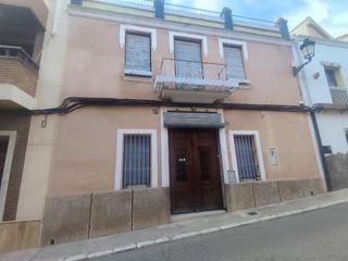 Casa in Antella. Se vende casa de pueblo con encanto modernista Casa in Antella. Se vende casa de pueblo con encanto modernista