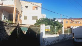 Edifici a Calle catorce del 14. Edificio en perfecto estado en la entrada de bolbaite, perfecto Edifici a Calle catorce del 14. Edificio en perfecto estado en la entrada de bolbaite, perfecto