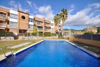Lloguer Pis a El Balís. Espectacular piso con terraza y piscina junto al port balís Lloguer Pis a El Balís. Espectacular piso con terraza y piscina junto al port balís