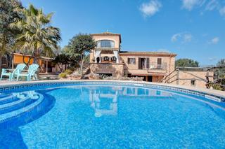 Lloguer Xalet a Avinguda d'es tren 37a. Breathtaking kids friendly rustic villa for rent per months with Lloguer Xalet a Avinguda d'es tren 37a. Breathtaking kids friendly rustic villa for rent per months with