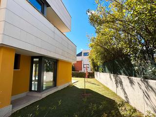 Miete Reihenhaus in Calle de san enrique de ossó 503. Chalet adosado de 3 dormitorios y 3 baños, con jardín de 240 m2 Miete Reihenhaus in Calle de san enrique de ossó 503. Chalet adosado de 3 dormitorios y 3 baños, con jardín de 240 m2