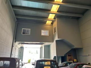 Fabrikhalle  Calle argentina. Nave en polígono cerrado Fabrikhalle  Calle argentina. Nave en polígono cerrado