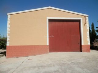 Nau industrial en Castalla. Casa de campo y nave industrial Nau industrial en Castalla. Casa de campo y nave industrial