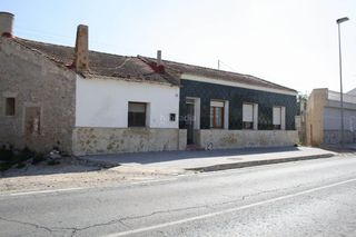 Casale in Almoradí. Casa de pueblo con terreno en heredades Casale in Almoradí. Casa de pueblo con terreno en heredades